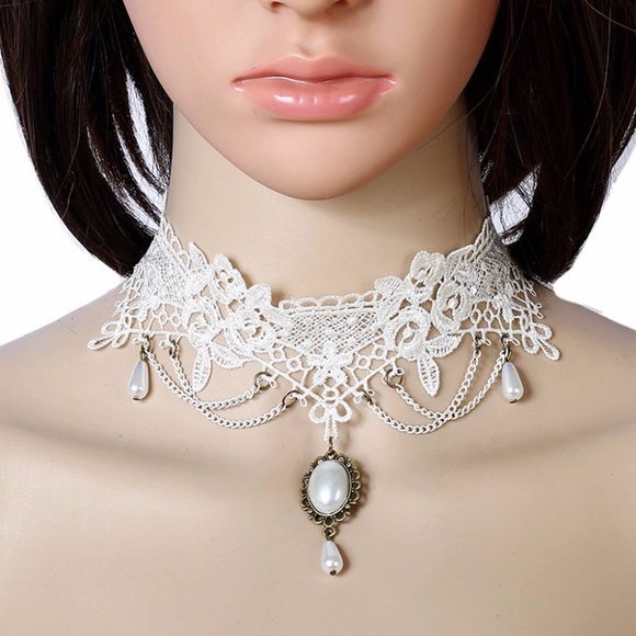 'Prim Cottage' Victorian Bridal Lace Necklace - Picture 2 of 4